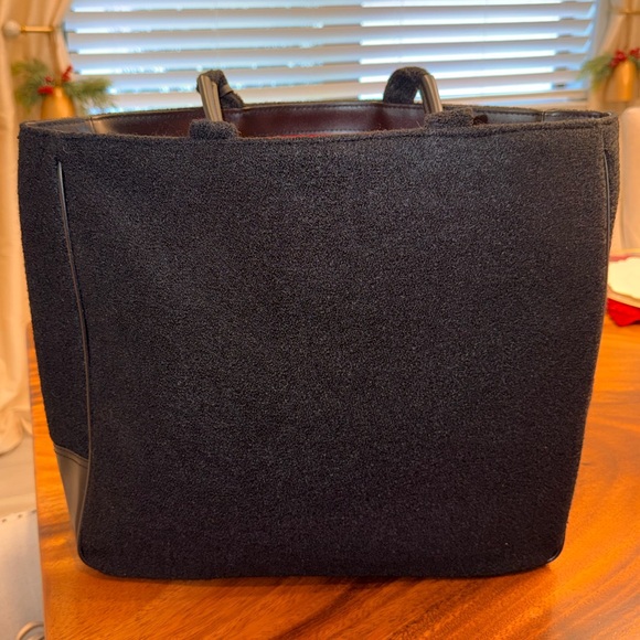 Givenchy Sherpa Tote from PARFUMS. Black Wool w Faux Leather & Red Interior nwot - Picture 16 of 16